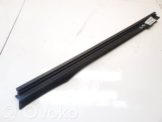 Skoda Superb B6 (3T) Rivestimento modanatura del vetro della portiera posteriore