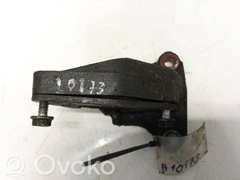 Renault Laguna II Engine mounting bracket 