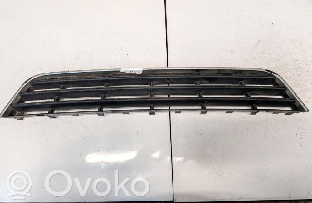 Volkswagen PASSAT B6 Grilă inferioară bară față 
