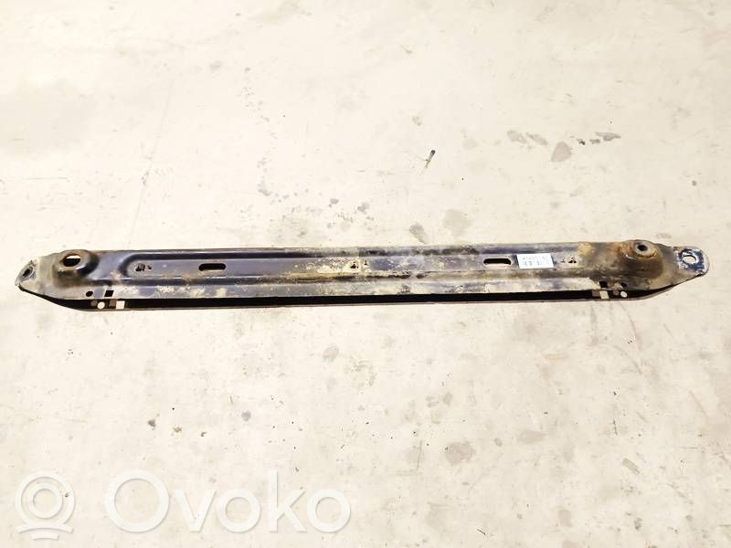 Radiator mount bracket