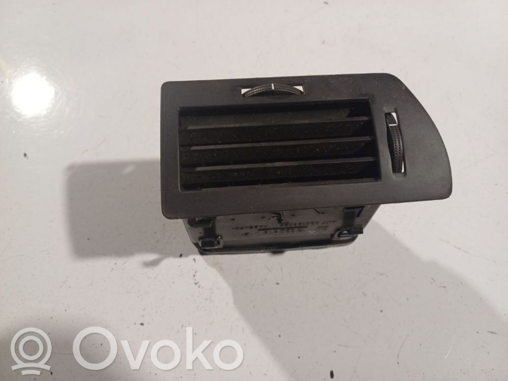 Dysze / Kratki środkowego nawiewu deski rozdzielczej   13228918,13228918,AKT3301880,GM13228918