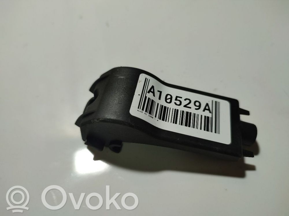 Otros repuestos del interior   8Z0823588,8Z0823588,8Z0823588