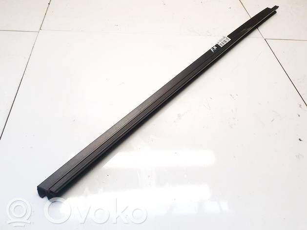 Skoda Superb B6 (3T) Moulure de vitre de la porte avant 
