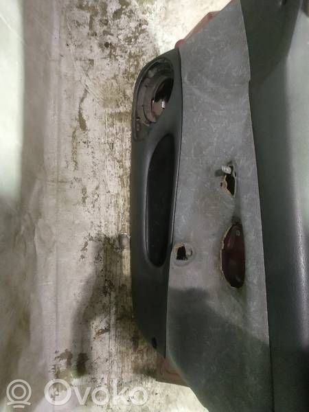 Revestimiento de puerta delantera