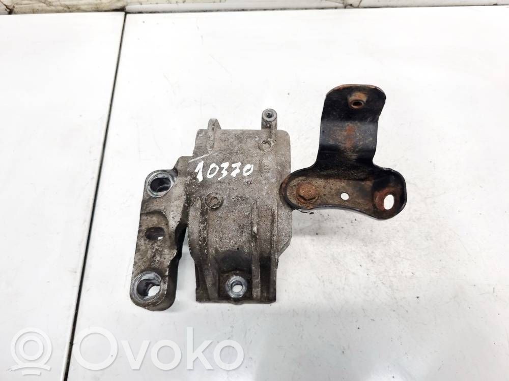 Volkswagen Golf V Engine mount bracket 