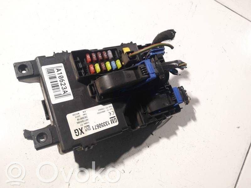 Opel Corsa D Skrzynka bezpieczników / Komplet 