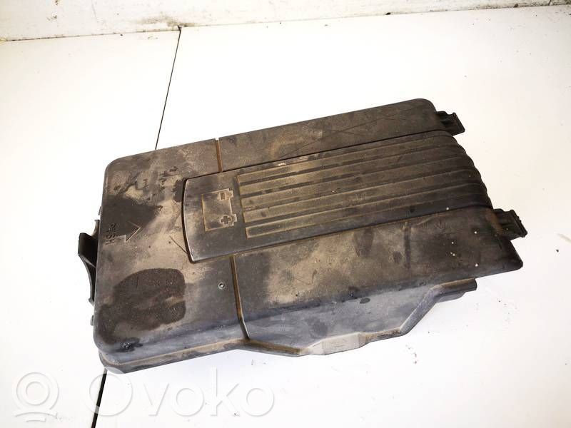 Volkswagen PASSAT B6 Pokrywa skrzynki akumulatora 