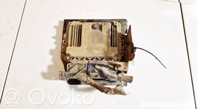 Opel Zafira B Unitate/modul de control motor 