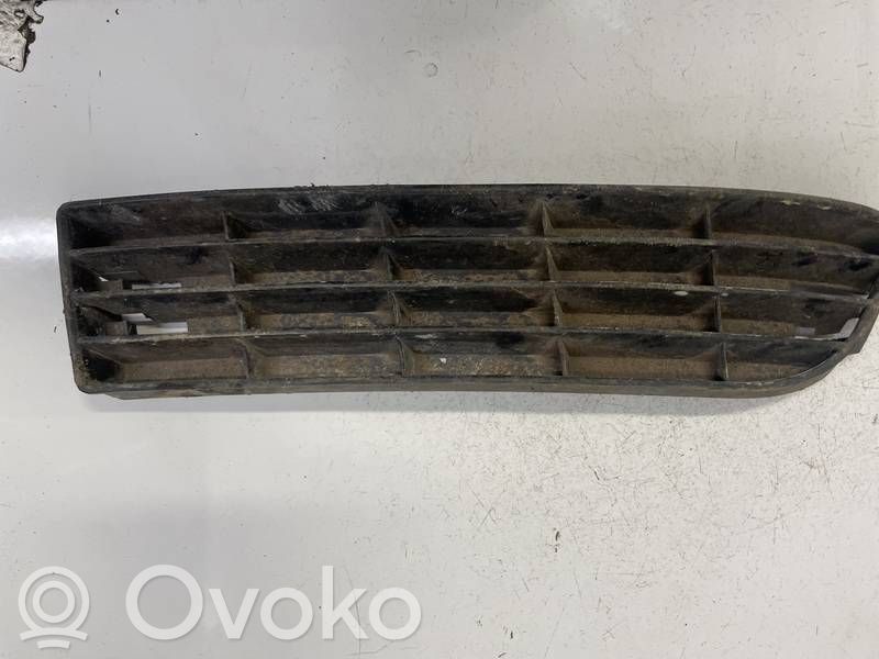 Audi A6 S6 C4 4A Mascherina inferiore del paraurti anteriore 