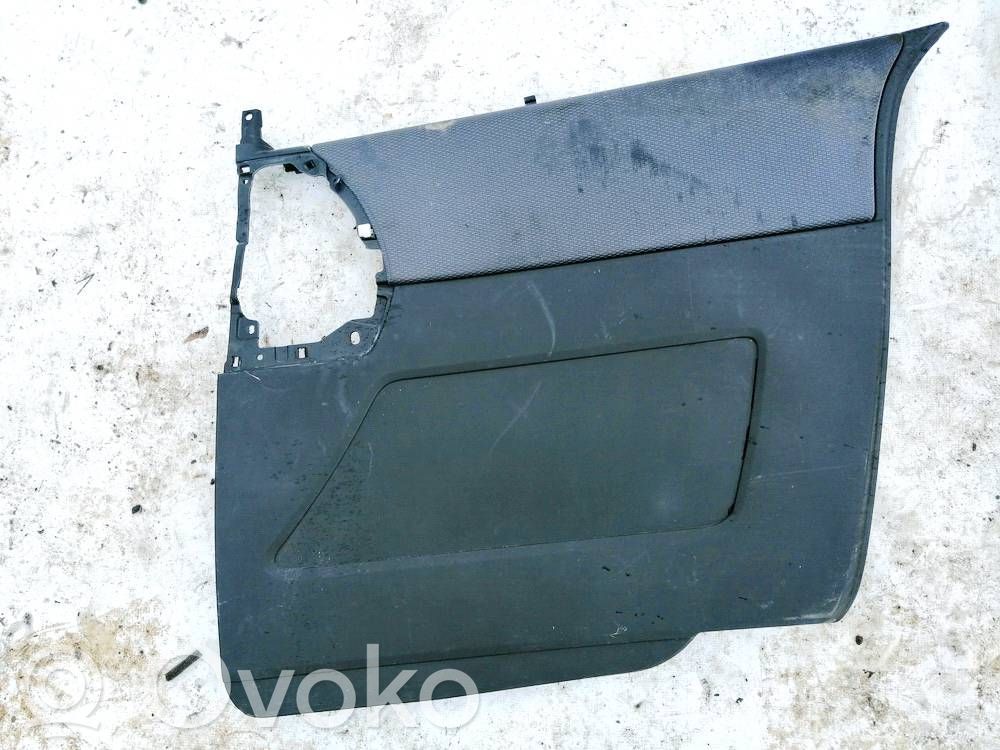 Mazda 5 Takaoven verhoilu