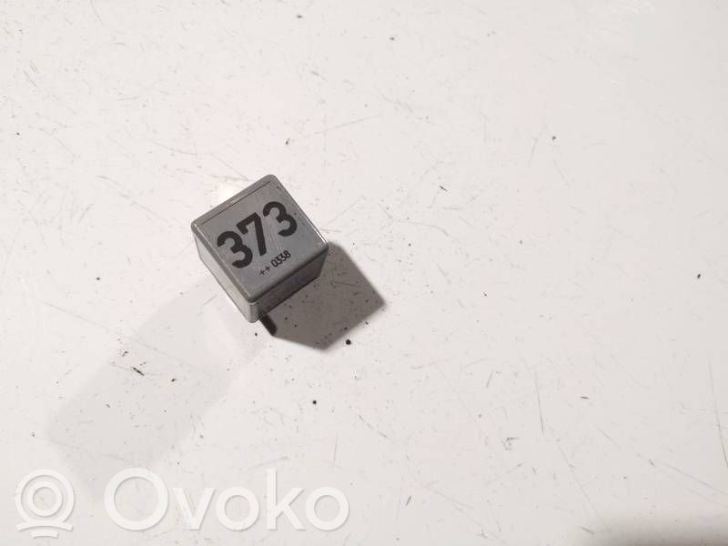 Audi A6 S6 C5 4B Inne przekaźniki 