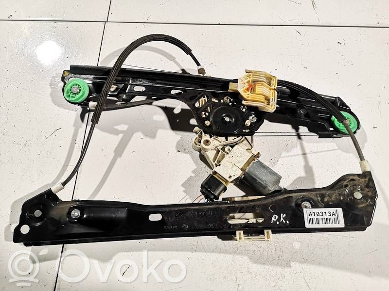 BMW 1 E81 E87 Regulador con motor de la ventanilla de la puerta corredera 