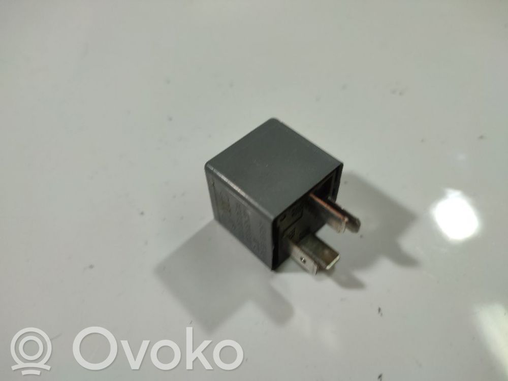 Sonstige Relais   8D0951253A,8D0951253A,V23134B52X301,V23134B52X301