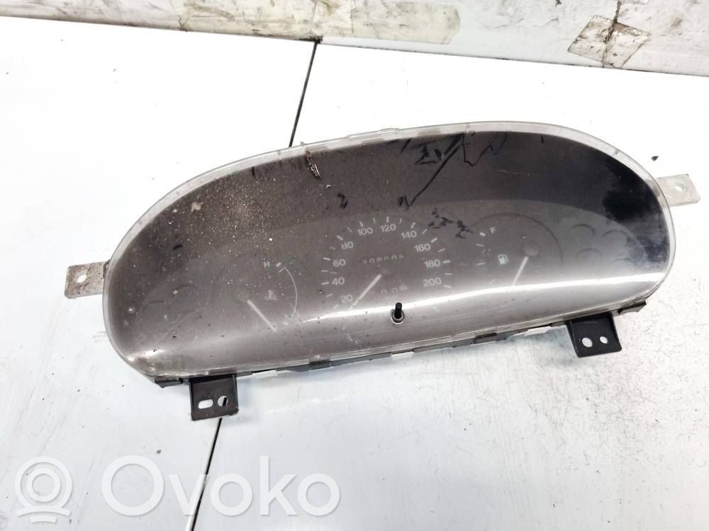 Mazda 323 Geschwindigkeitsmesser Cockpit 