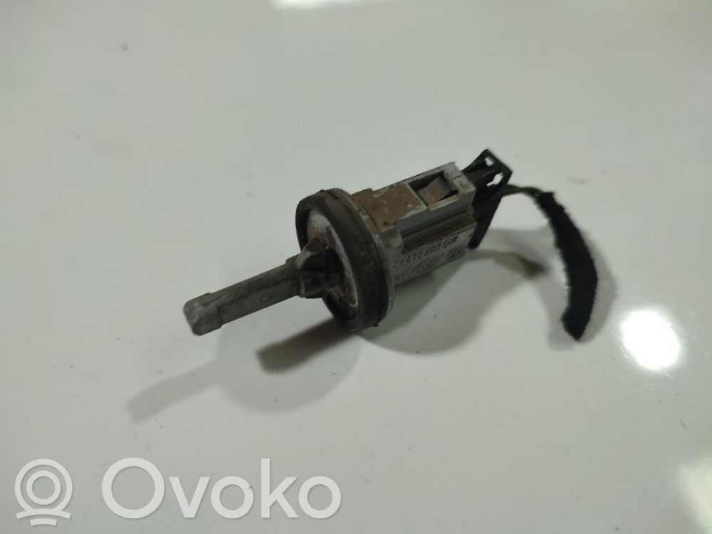 Interior temperature sensor   585507,144921,210503,585507,585507