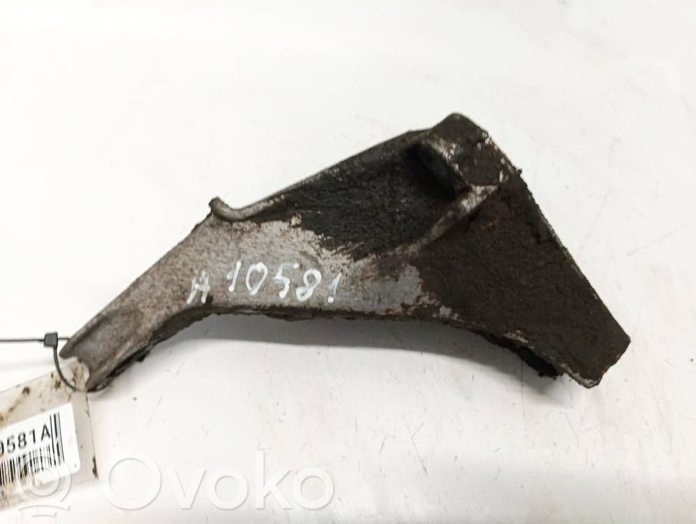 Audi 100 200 5000 C3 Łapa / Mocowanie silnika 