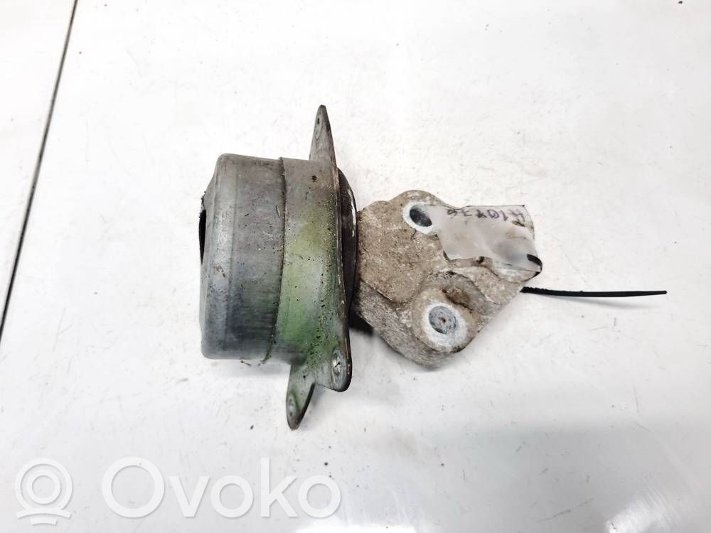 Engine mount bracket   13207584,13207584
