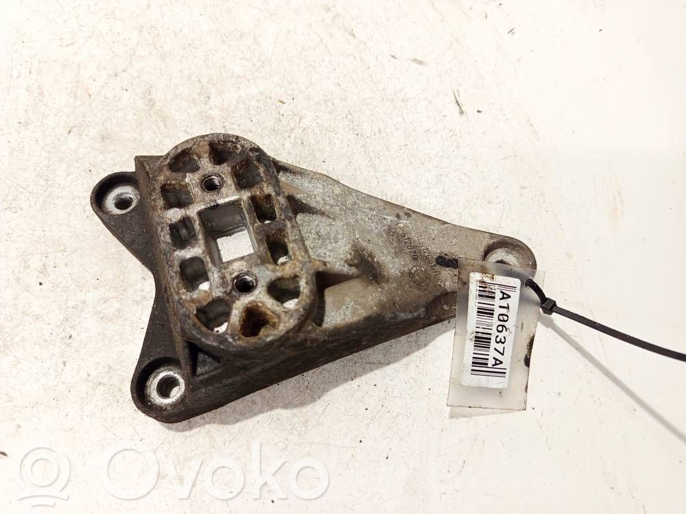 Audi A6 S6 C6 4F Łapa / Mocowanie silnika 