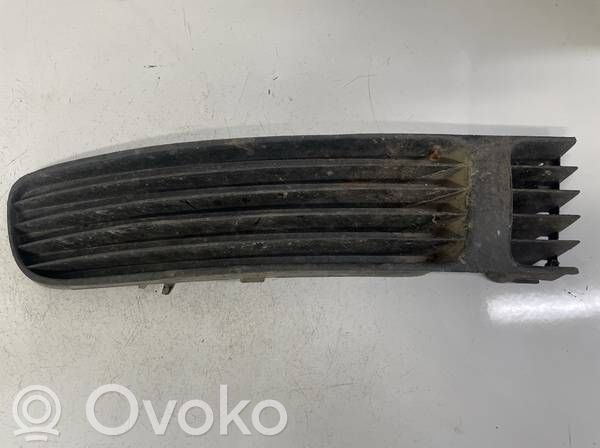 Volkswagen PASSAT B5 Grilă inferioară bară față 