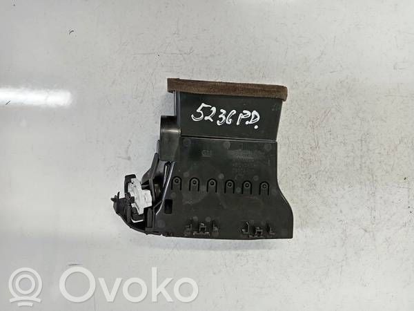 Opel Astra K Dysze / Kratki środkowego nawiewu deski rozdzielczej 