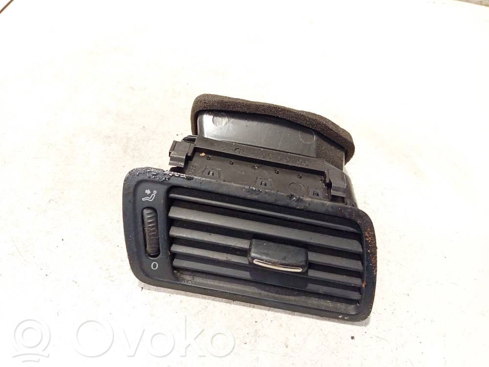 Volkswagen PASSAT B6 Griglia di ventilazione centrale cruscotto 