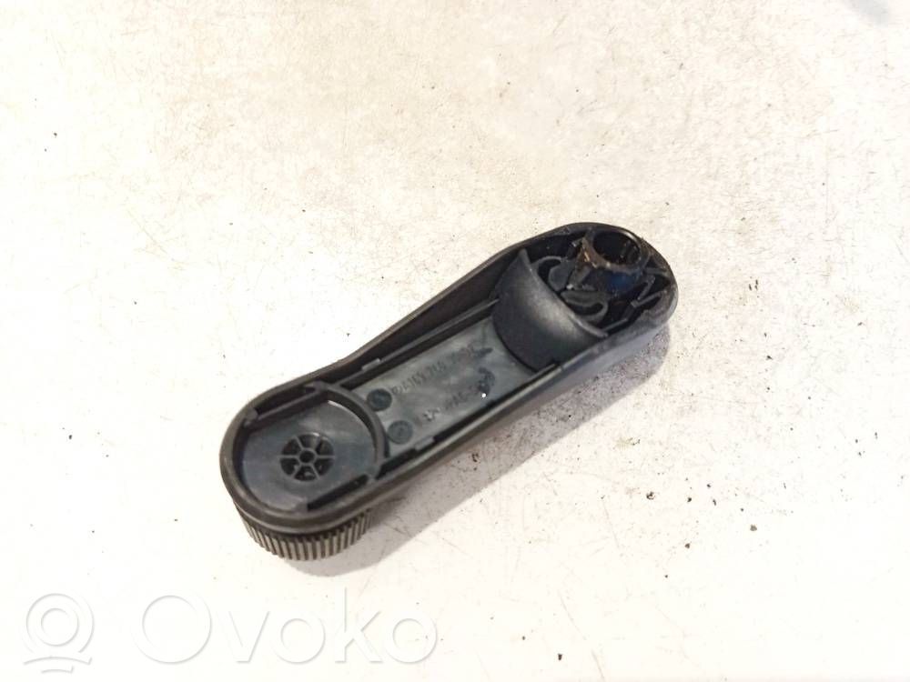 Mercedes-Benz A W169 Korbka szyby drzwi przednich 