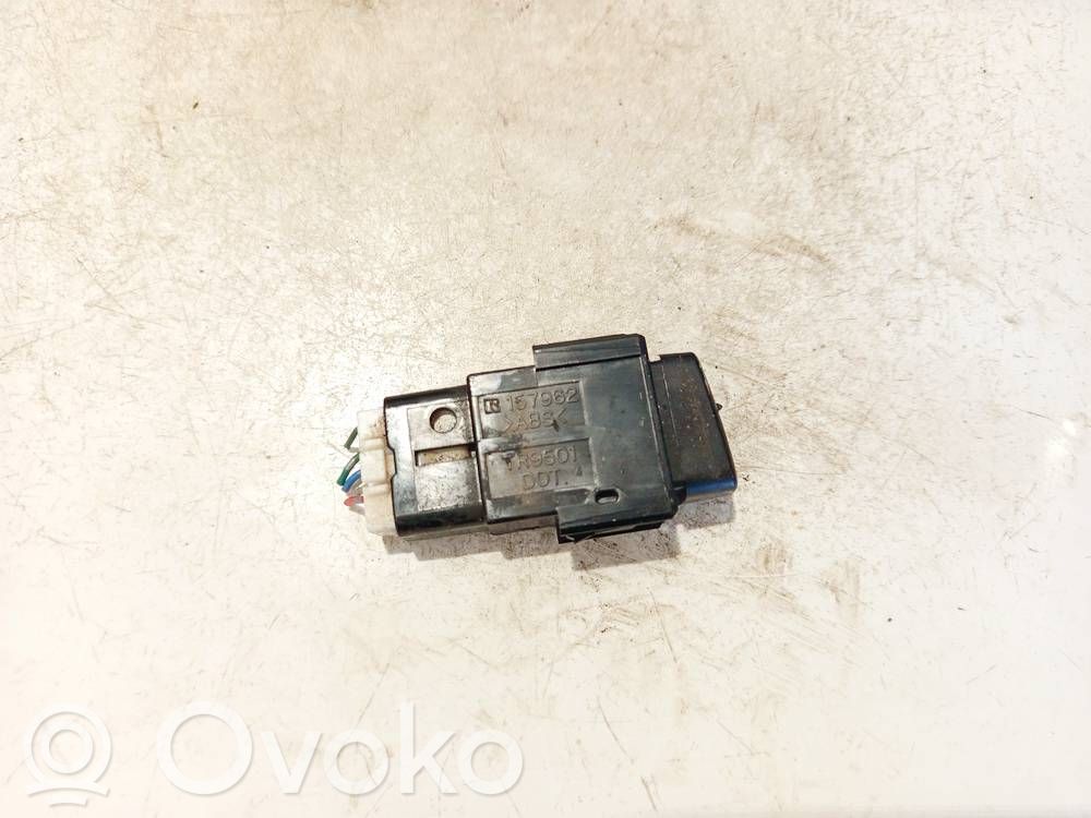 Toyota Hilux (AN10, AN20, AN30) Botón interruptor de luz de peligro 