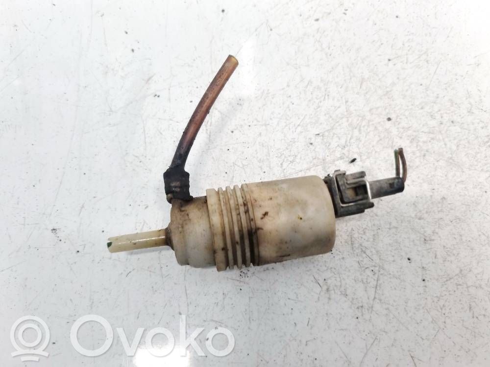 Volkswagen PASSAT B3 Pompa lavavetri parabrezza/vetro frontale 