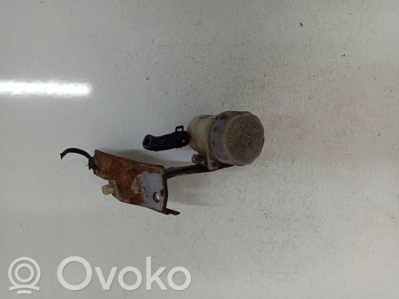 Honda CR-V Brake fluid reservoir 