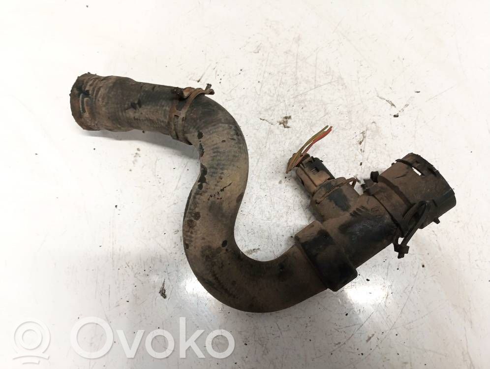 Audi A4 S4 B5 8D Tubo flessibile del liquido di raffreddamento del motore 