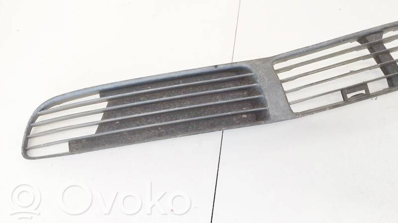 Volkswagen PASSAT B5 Mascherina inferiore del paraurti anteriore 