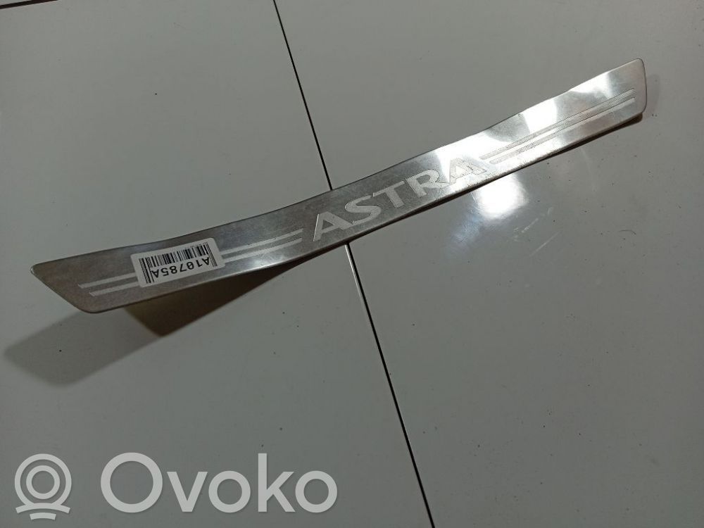 Opel Astra H Listwa progowa przednia 