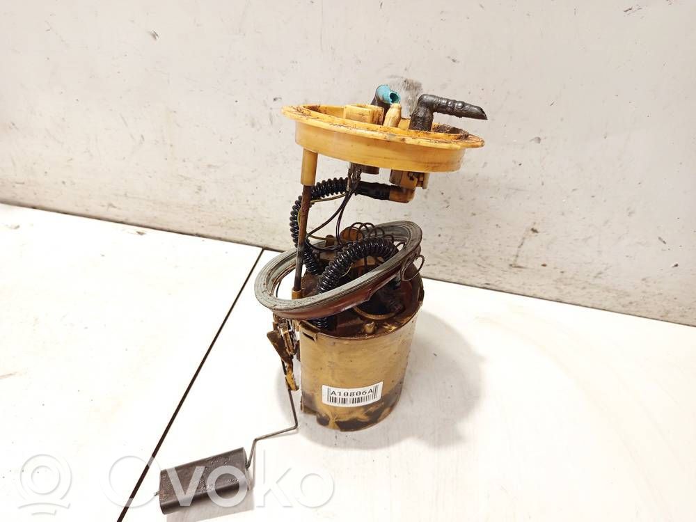 Volkswagen Golf V Bomba interna de combustible 
