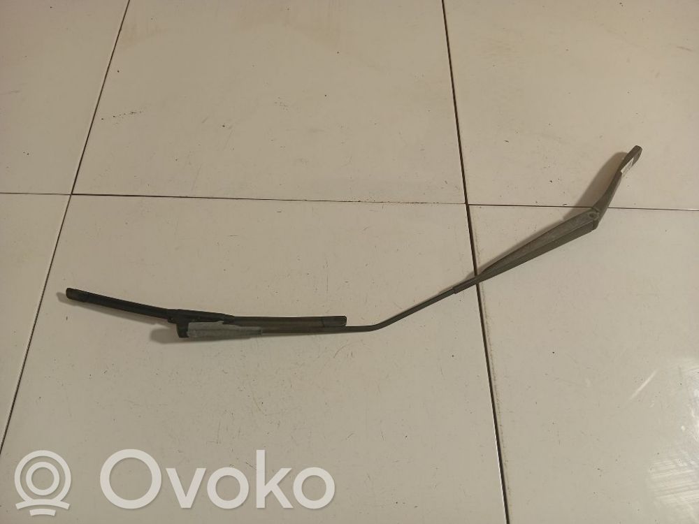Alfa Romeo Mito Priekinio stiklo valytuvų kojelė 