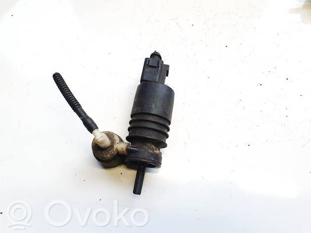 Volkswagen PASSAT B5 Pompa lavavetri parabrezza/vetro frontale