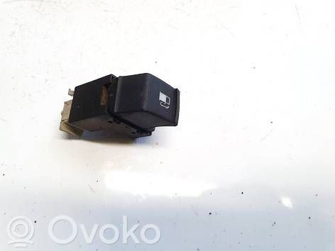 Volkswagen PASSAT B5.5 Polttoainesäiliön avauskytkin