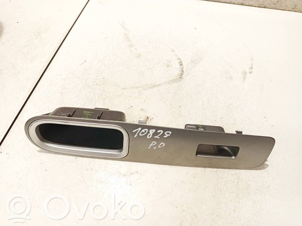 Subaru B9 Tribeca Moldura del interruptor de la ventana de la puerta delantera 
