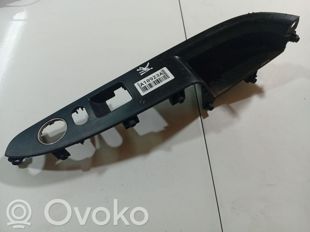 Hyundai i30 Ramă comutator geam ușă față 
