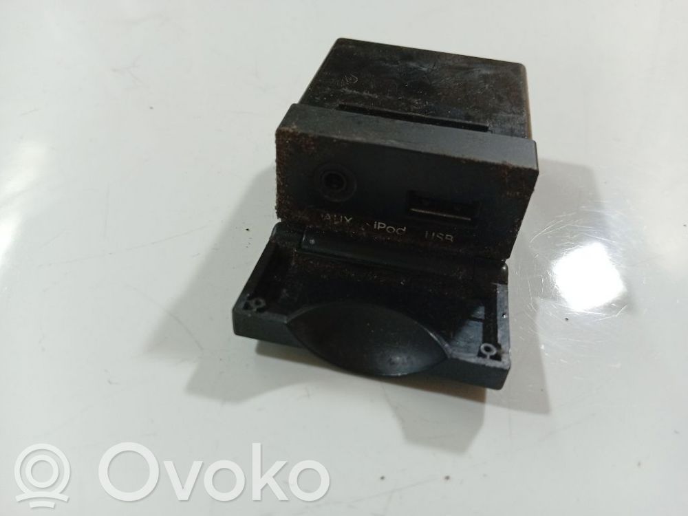 Hyundai i30 Enchufe conector USB 