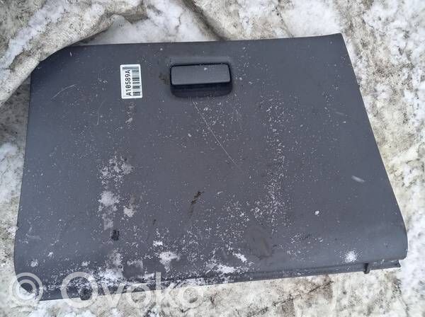 Nissan Almera Tino Schowek deski rozdzielczej 