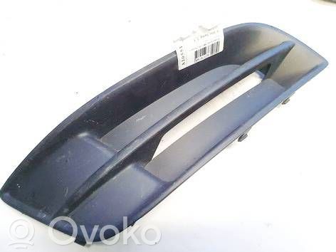 Toyota Corolla E120 E130 Etupuskurin alempi jäähdytinsäleikkö 