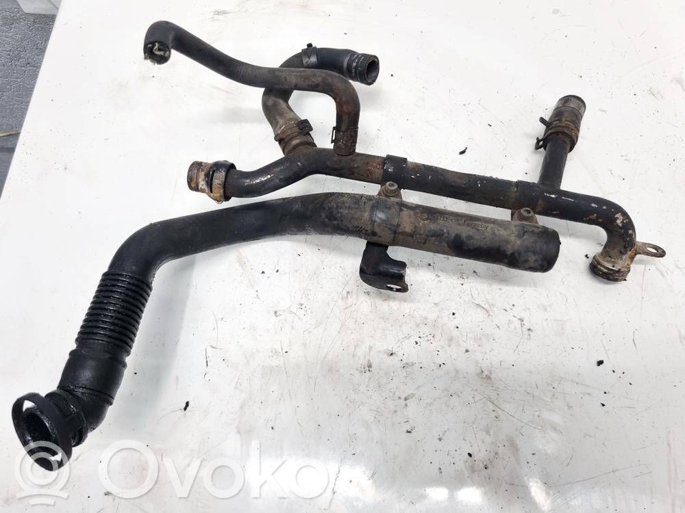 Audi A4 S4 B6 8E 8H Moottorin vesijäähdytyksen putki/letku 