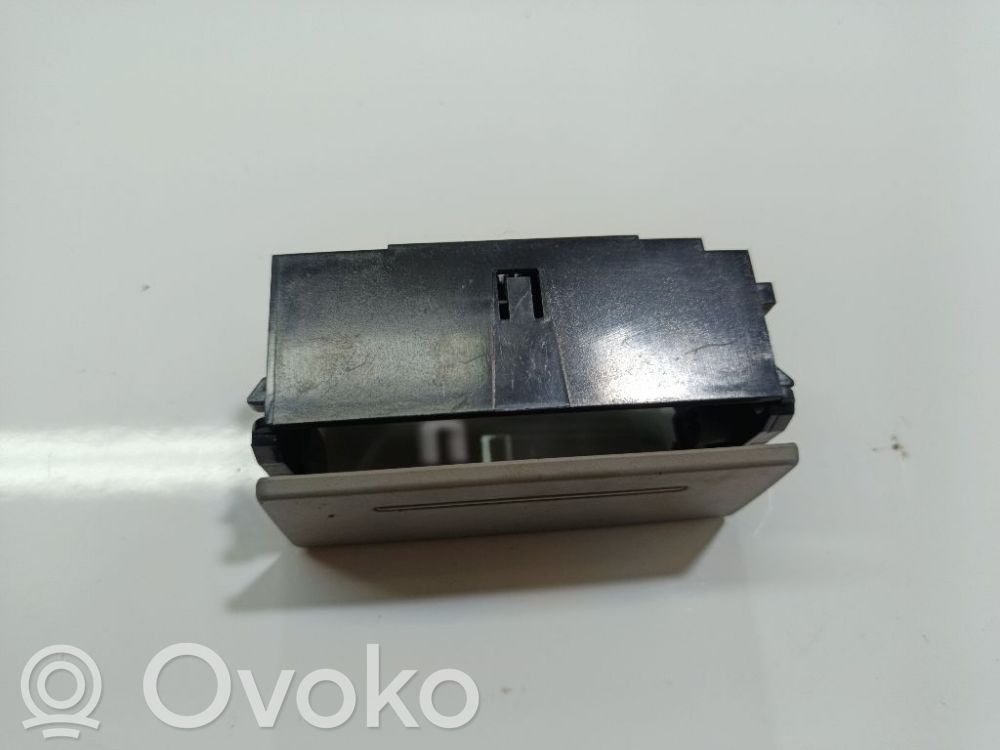 Audi A6 S6 C6 4F Cendrier 