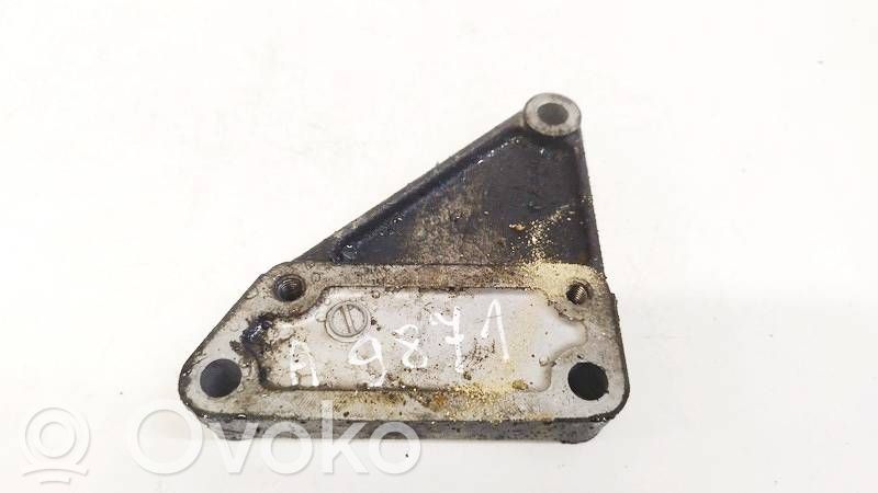 Engine mounting bracket   RF7J1,RF7J1