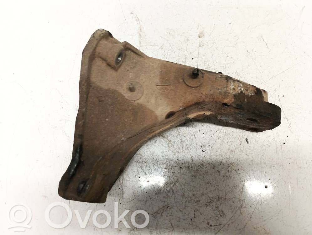 Volkswagen Golf III Engine mounting bracket 