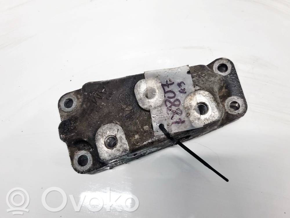 Volkswagen PASSAT B6 Suport motor