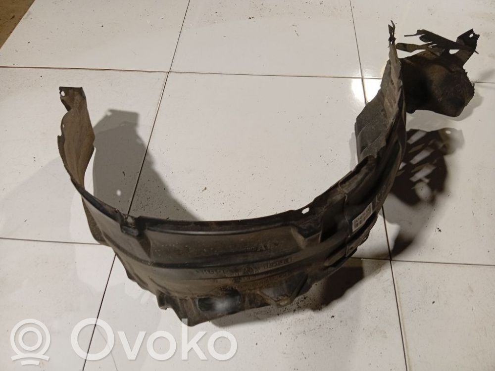 Nissan Almera Tino Nadkole przednie 