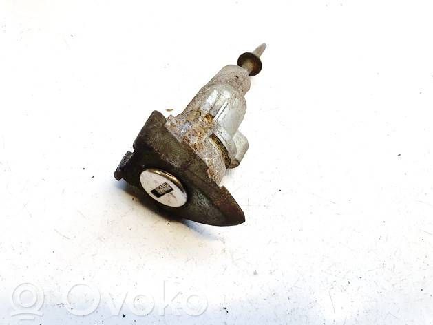 Volkswagen PASSAT B6 Serratura portiera anteriore (vicino alla maniglia)