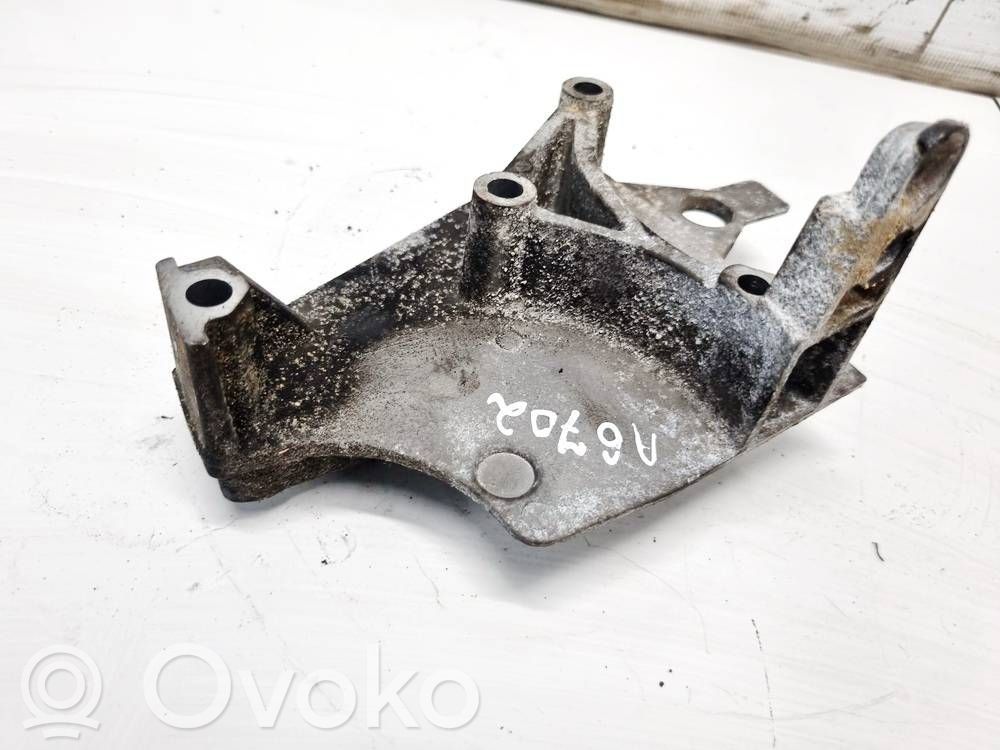 Renault Modus Engine mounting bracket 