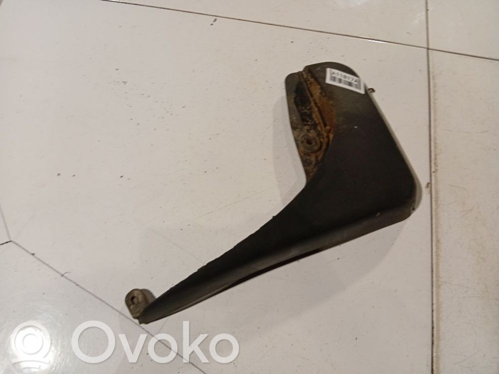 Eturoiskeläppä   4M5J28371BA,4M5J28371BA,4M5J28371BA,D33MA
